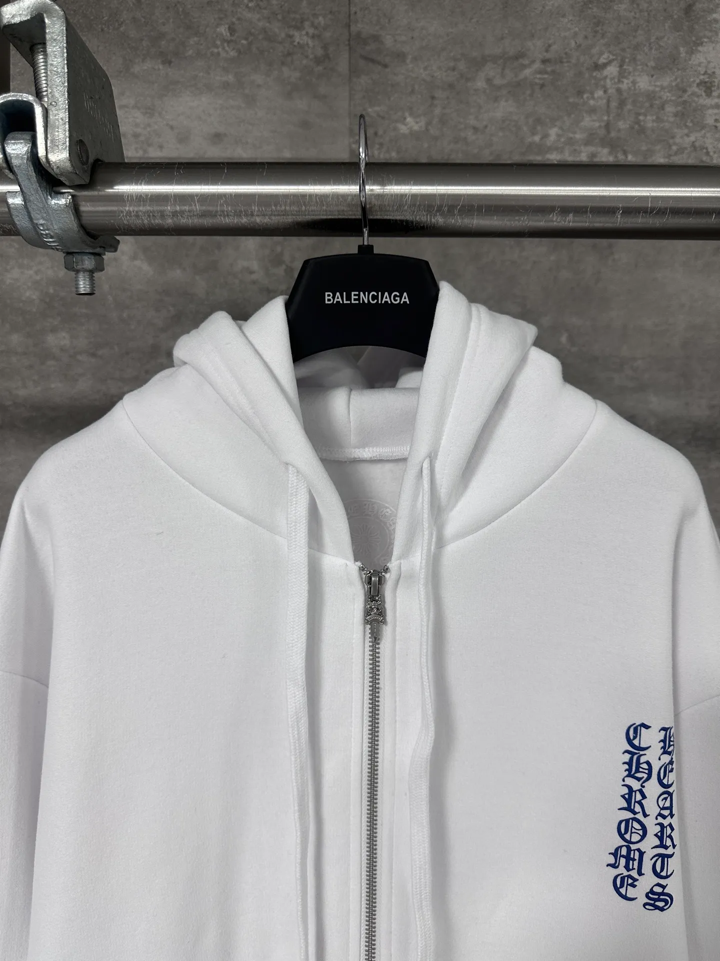 P350 💰 Chrome Hearte/Chrome Heart's new Ch blue Sanskrit printed zipper hooded sweatshirt is made of high-quality cotton fabrics and has a loose shoulder cut that is not flattering on the figure. It can provide the wearer with a comfortable and comfortable wearing experience while creating a casual and lazy fashion atmosphere. Size: S/M/L